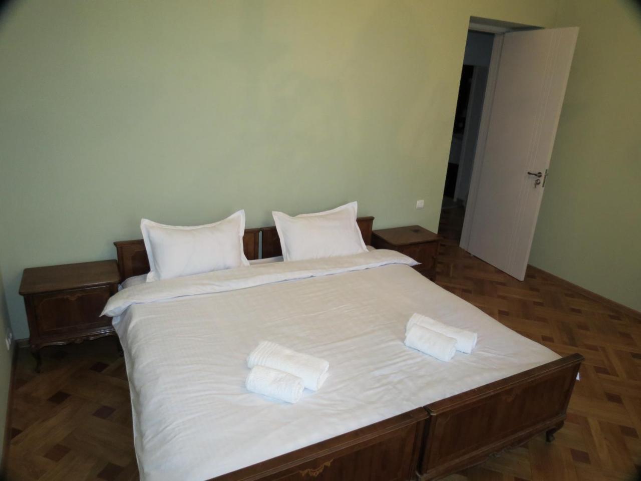 Three Rooms Apartment Tbilisi Eksteriør billede