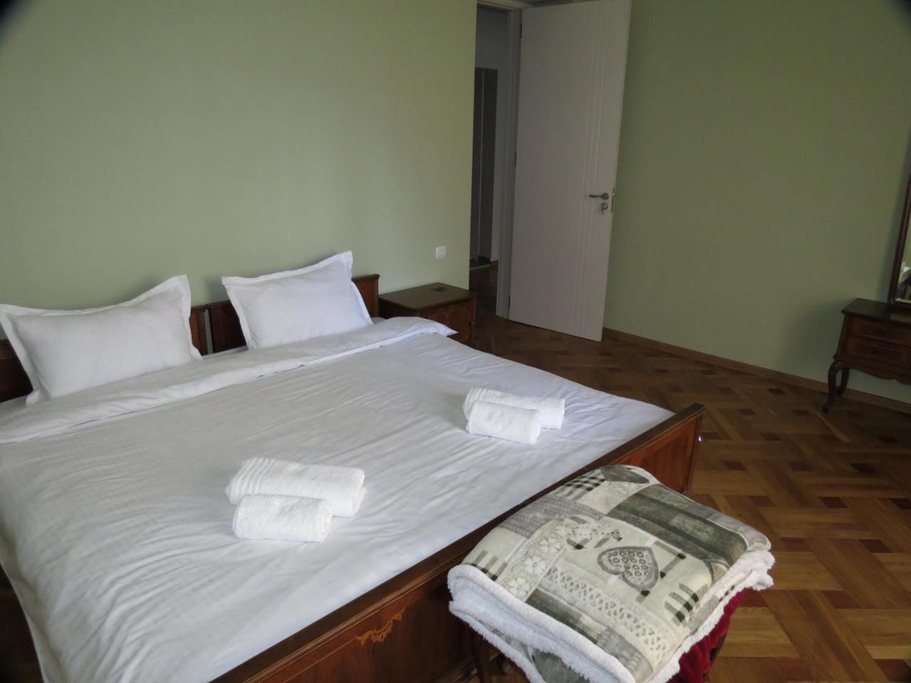 Three Rooms Apartment Tbilisi Eksteriør billede